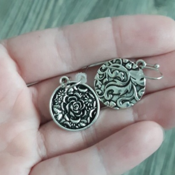 🆕 Floral Coin Drop Earrings - Picture 5 of 5